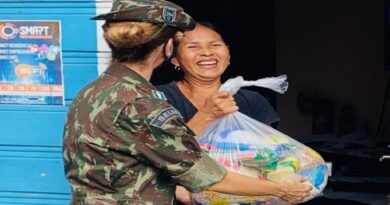 Em ação, Exército realiza doação de cestas básicas as famílias carentes de Tefé