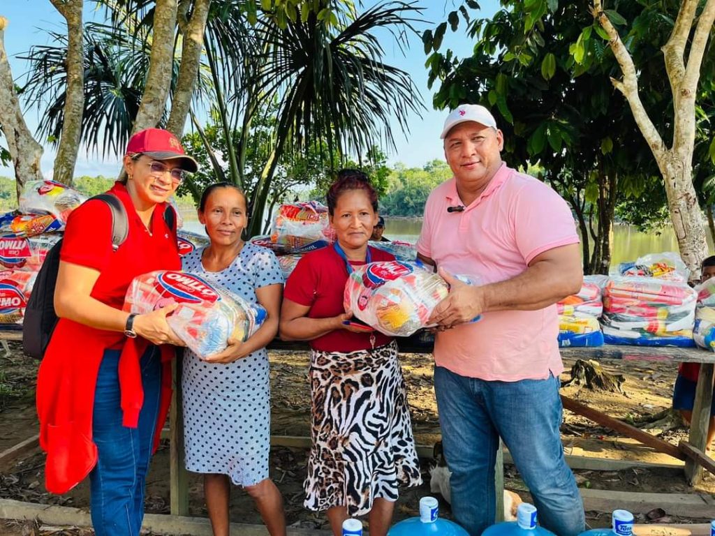 Prefeito de Japurá distribui cestas básicas, água portável para as famílias atingidas pela estiagem