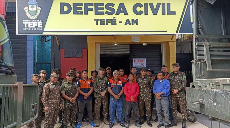 Exército apoia transporte de cestas básicas para atender comunidades ribeirinhas em Tefé