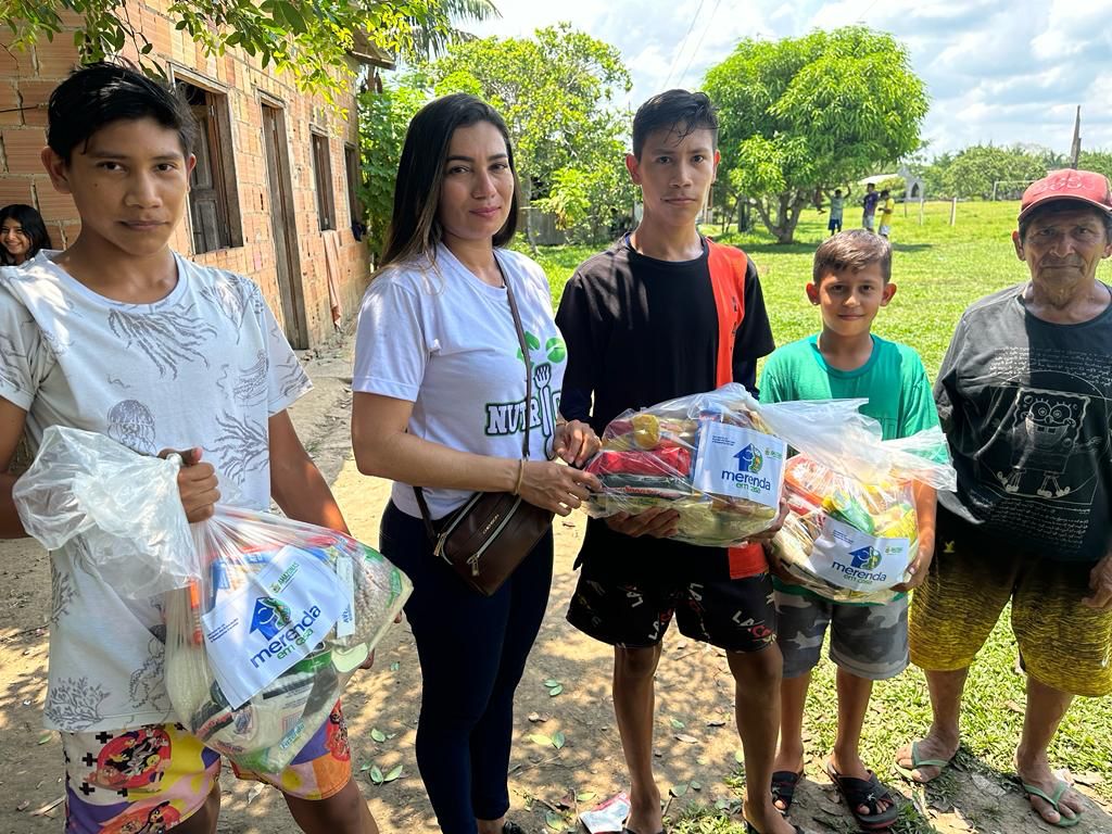 Governo do Amazonas envia mais de 500 toneladas de alimentos para comunidades isoladas pela estiagem