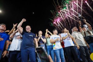“Não vou me curvar à velha política”, diz Roberto Cidade ao reunir multidão na zona Sul de Manaus