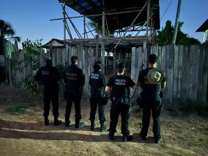 Operação policial contra organização criminosa resulta em cinco prisões no Amazonas e Acre
