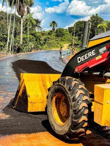 Nicson Marreira acelera obras e leva mais desenvolvimento com asfaltamento no Ramal da Ponte de Ferro
