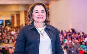 Maria do Carmo vai à Justiça e tenta barrar ações de combate à fome no Amazonas