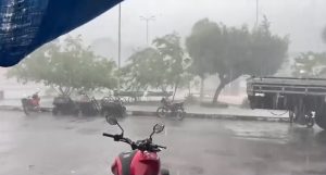 Chuva de granizo surpreende Manicoré no dia mais quente do ano no Amazonas