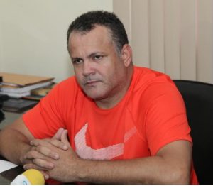 Teatro político na greve dos ônibus em Manaus: grupo de David Almeida tenta “queimar” Roberto Cidade e quem paga a conta é o trabalhador