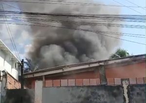 Irmãos morrem durante incêndio enquanto dormiam sozinhos em Manaus