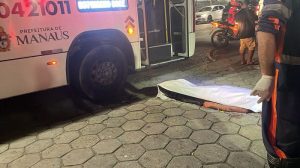 Motorista de ônibus é morto a facadas após discussão política em terminal