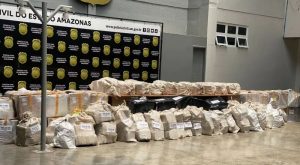 Carga pesada: PM apreende cerca de 2,5 toneladas de drogas no Tarumã e prende dois homens