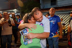 Roberto Cidade leva proposta ‘Mãe Solo Protegida’ às ruas do Zumbi e reforça compromisso com mulheres no segundo mandato