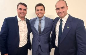 Eduardo Bolsonaro declara voto a Coronel Rosses na disputa para deputado federal no Amazonas